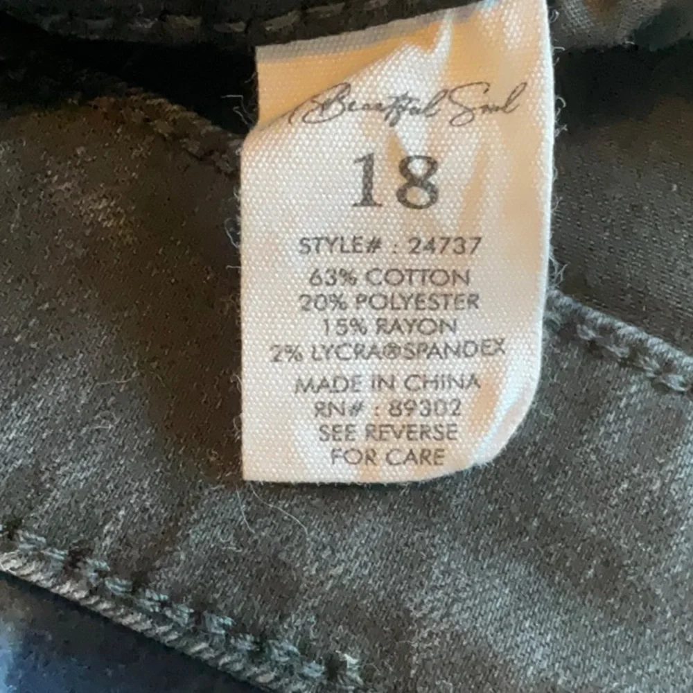 A Beautiful Soul Black Wash 5” High Rise Jean Short Size 18, NWT - Picture 13 of 15